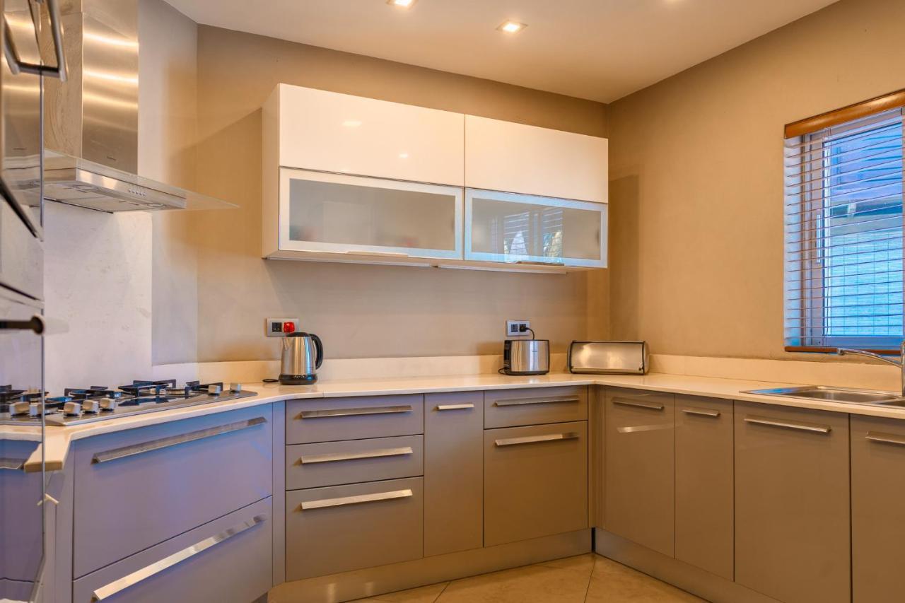 Beachfront Luxurious Stunning Sunset Boulevard Apartment, Grand-Baie Dış mekan fotoğraf